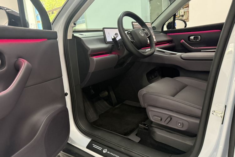 Used Leapmotor C16 2026 All-Electric 630 LiDAR Zhizun Edition 6 Seats Interior 1