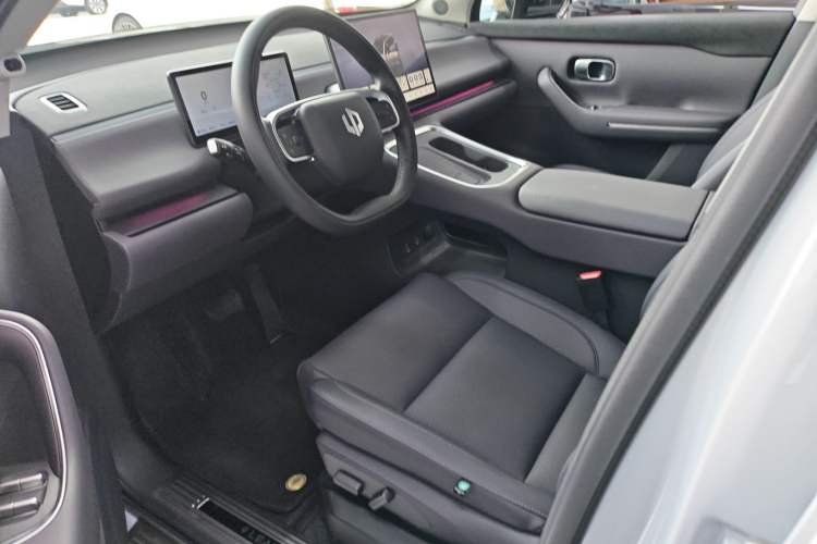 Used Leapmotor C16 2026 Extended-Range 280 LiDAR Version 6 Seats Interior 1