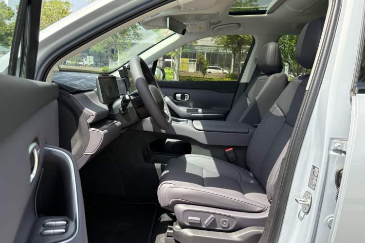 Used Leapmotor C16 2026 Extended-Range 280 LiDAR Zhizun Edition 6 Seats Interior 9