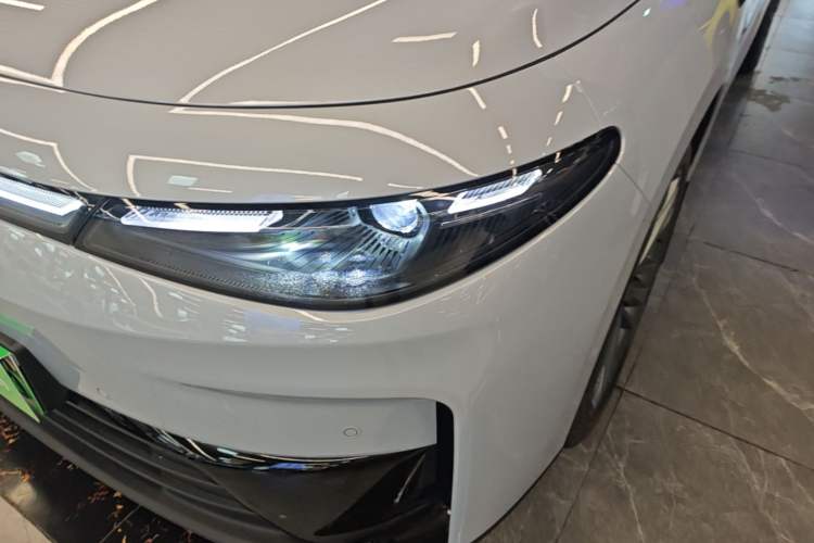 Used Leapmotor C16 2026 Pure Electric 630 LiDAR Zhizun Edition 5 Seats Left Front Headlight