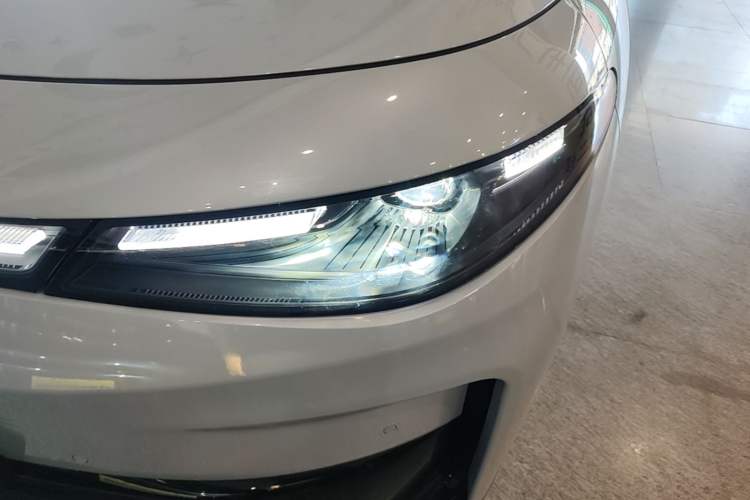 Used Leapmotor C16 2026 All-Electric 630 LiDAR Zhizun Edition 6 Seats Left Front Headlight