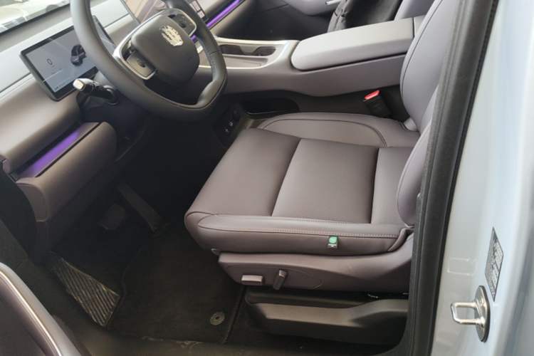 Used Leapmotor C16 2026 All-Electric 630 LiDAR Version 6-Seater Left Front Seat