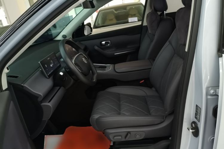 Used Leapmotor C16 2026 Extended-Range 280 LiDAR Zhizun Edition 5 Seats Left Front Seat