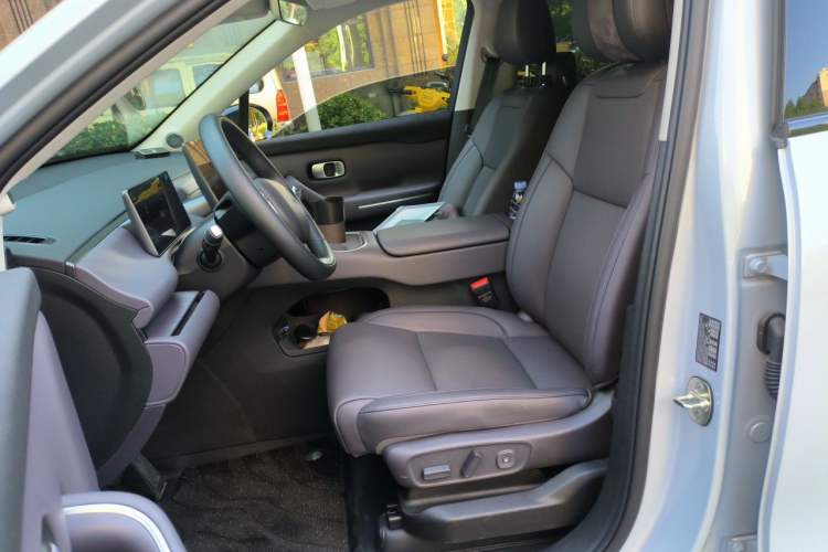 Used Leapmotor C16 2026 All-Electric 630 LiDAR Zhizun Edition 6 Seats Left Front Seat