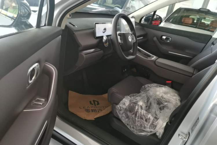 Used Leapmotor C16 2026 All-Electric 630 LiDAR Zhizun Edition 6 Seats Left Front Seat