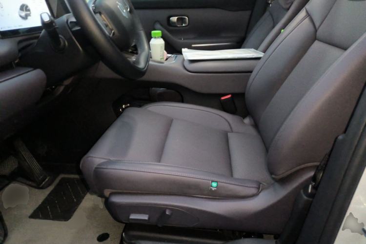 Used Leapmotor C16 2026 Extended-Range 280 LiDAR Version 6 Seats Left Front Seat