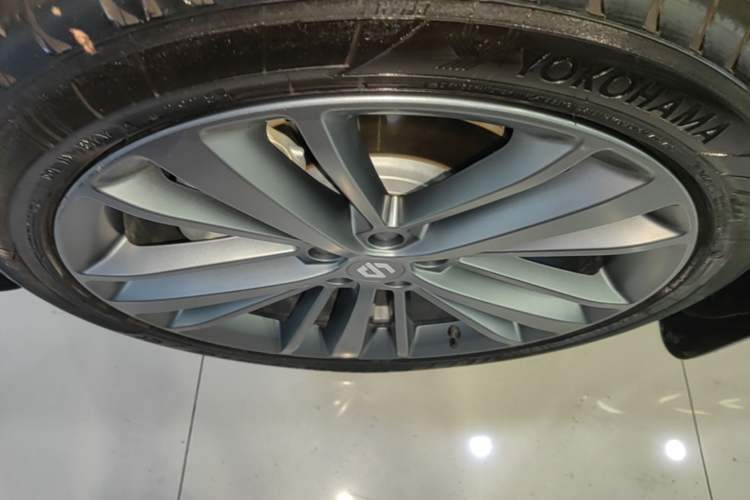 Used Leapmotor C16 2026 All-Electric 630 LiDAR Zhizun Edition 6 Seats Left Front Wheel Hub