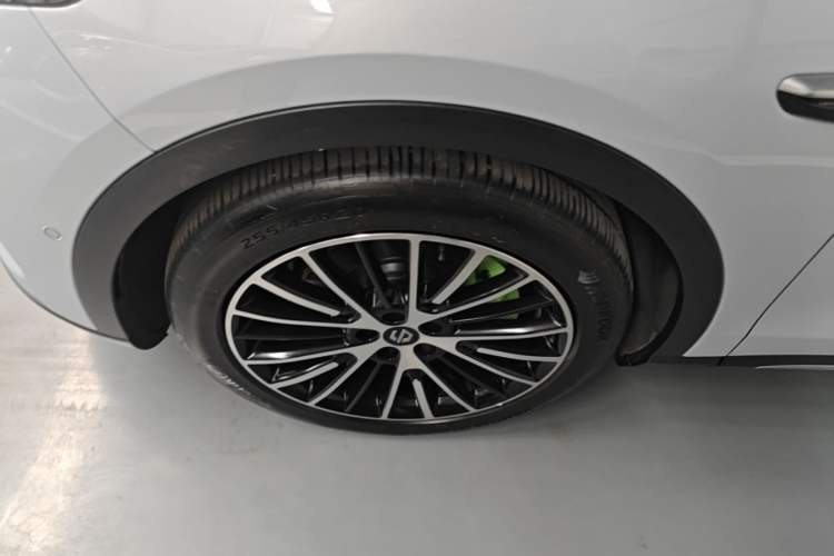 Used Leapmotor C16 2026 All-Electric 630 LiDAR Zhizun Edition 6 Seats Left Front Wheel Hub