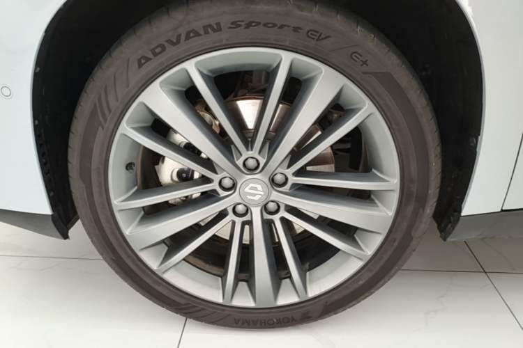 Used Leapmotor C16 2026 Extended-Range 280 LiDAR Zhizun Edition 5 Seats Left Front Wheel Hub