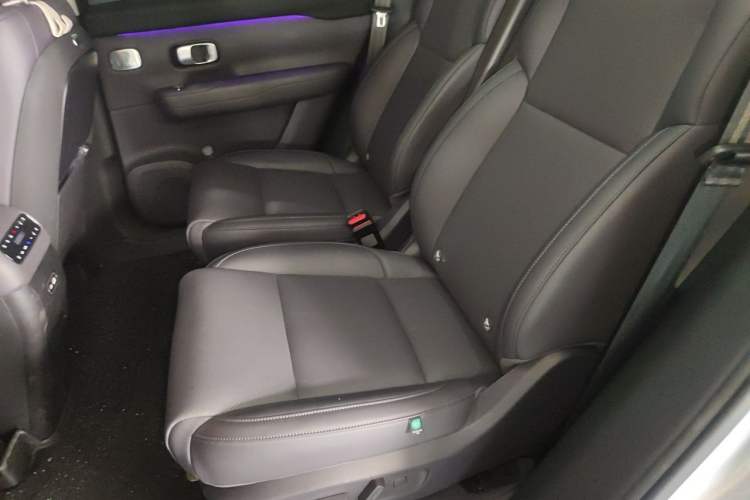 Used Leapmotor C16 2026 Extended-Range 280 LiDAR Zhizun Edition 6 Seats Left Rear Seat
