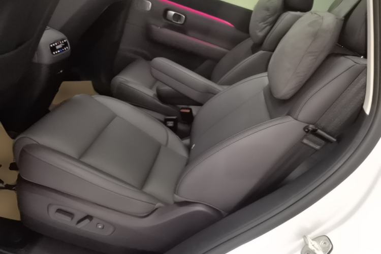 Used Leapmotor C16 2026 All-Electric 630 LiDAR Zhizun Edition 6 Seats Left Rear Seat