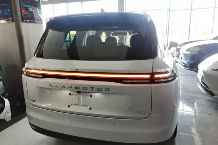 Used Leapmotor C16 2026 All-Electric 630 LiDAR Zhizun Edition 6 Seats Rear