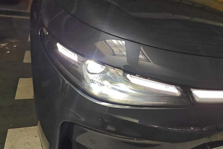 Used Leapmotor C16 2026 All-Electric 630 LiDAR Zhizun Edition 6 Seats Right Front Headlight