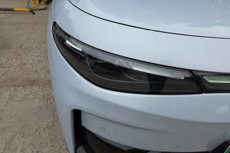 Used Leapmotor C16 2026 Pure Electric 630 LiDAR Zhizun Edition 5 Seats Right Front Headlight