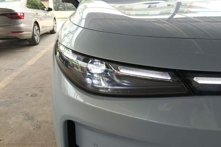 Used Leapmotor C16 2026 Extended-Range 280 LiDAR Zhizun Edition 6 Seats Right Front Headlight