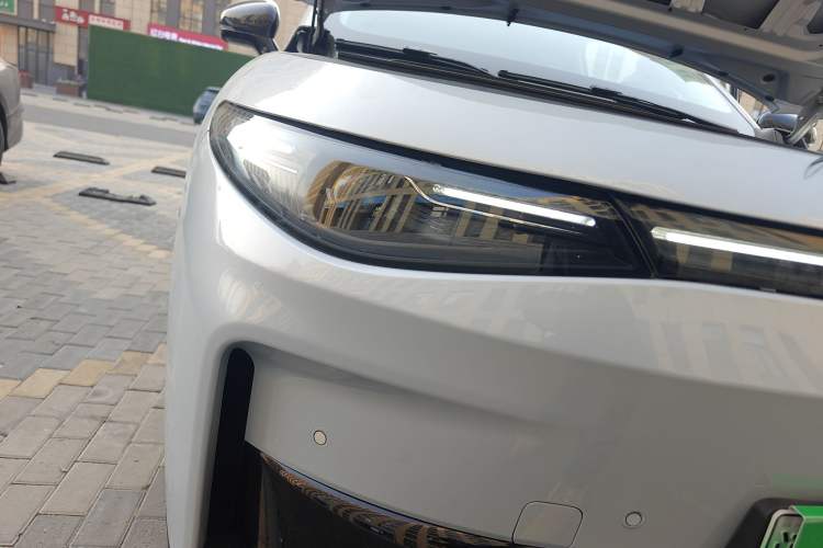 Used Leapmotor C16 2026 All-Electric 630 LiDAR Zhizun Edition 6 Seats Right Front Headlight