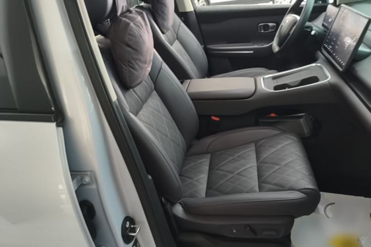 Used Leapmotor C16 2026 Extended-Range 280 LiDAR Zhizun Edition 5 Seats Right Front Seat