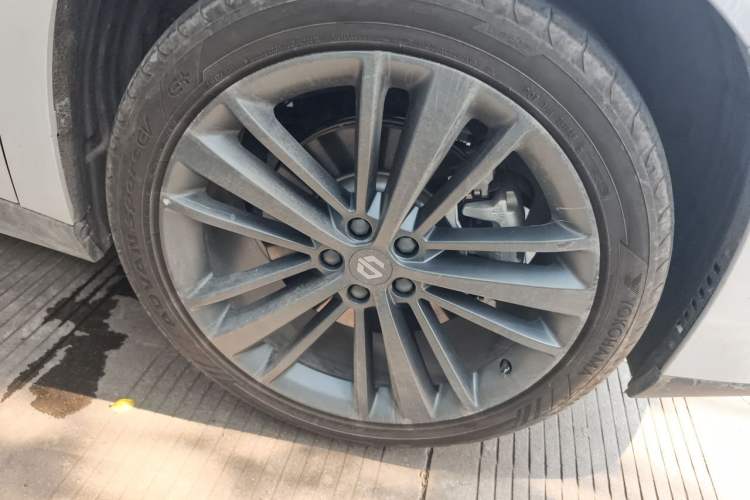 Used Leapmotor C16 2026 Extended-Range 280 LiDAR Zhizun Edition 6 Seats Right Front Wheel Hub