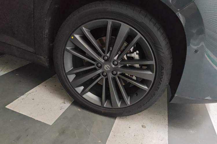 Used Leapmotor C16 2026 All-Electric 630 LiDAR Zhizun Edition 6 Seats Right Front Wheel Hub