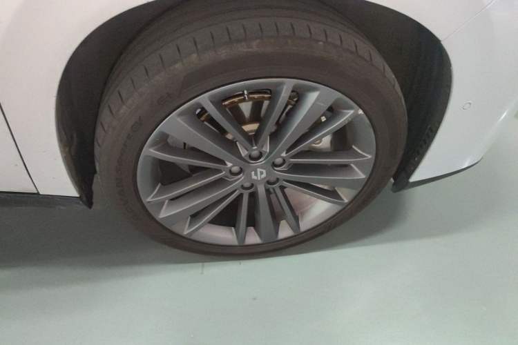 Used Leapmotor C16 2026 Extended-Range 280 LiDAR Zhizun Edition 6 Seats Right Front Wheel Hub