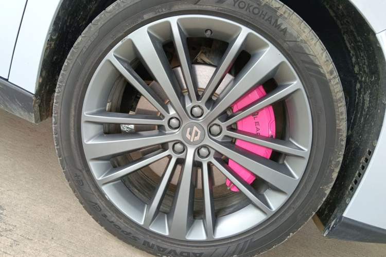 Used Leapmotor C16 2026 Extended-Range 280 LiDAR Zhizun Edition 6 Seats Right Front Wheel Hub