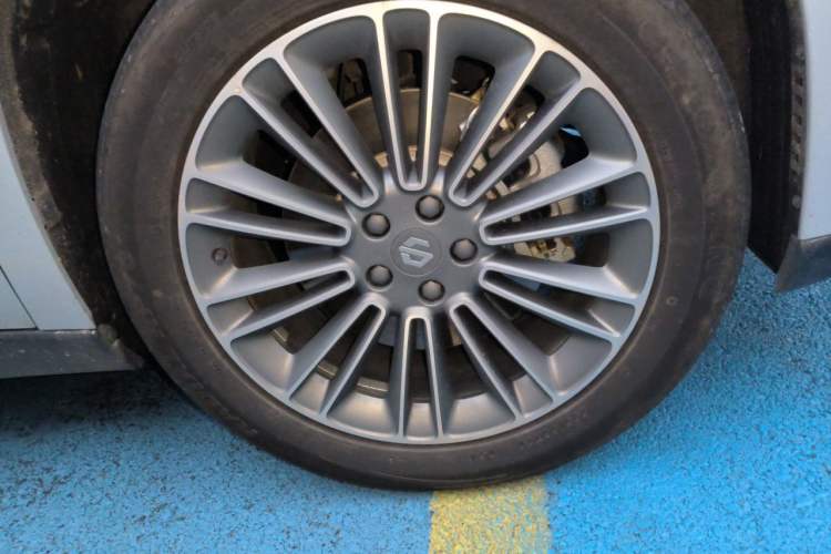 Used Leapmotor C16 2026 Extended-Range 280 LiDAR Version 6 Seats Right Front Wheel Hub