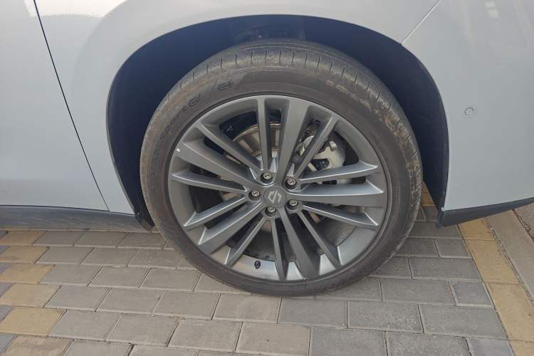 Used Leapmotor C16 2026 All-Electric 630 LiDAR Zhizun Edition 6 Seats Right Front Wheel Hub