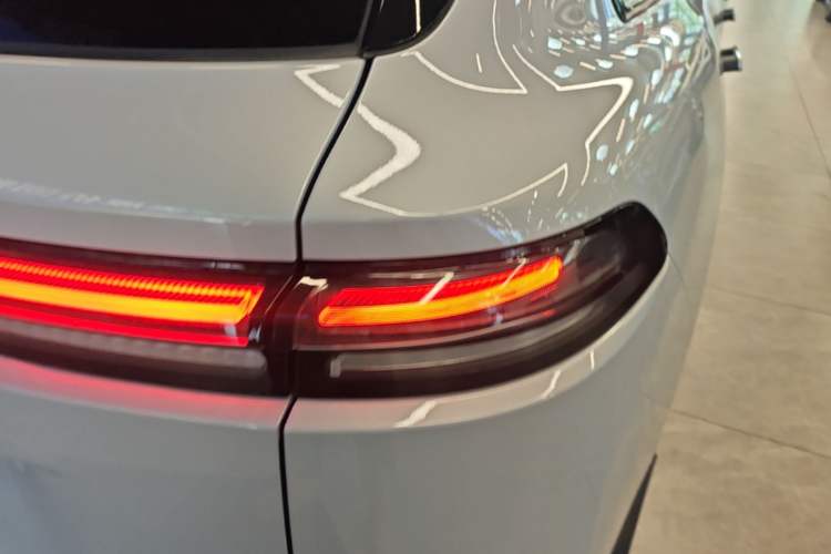 Used Leapmotor C16 2026 Pure Electric 630 LiDAR Zhizun Edition 5 Seats Right Rear Taillight