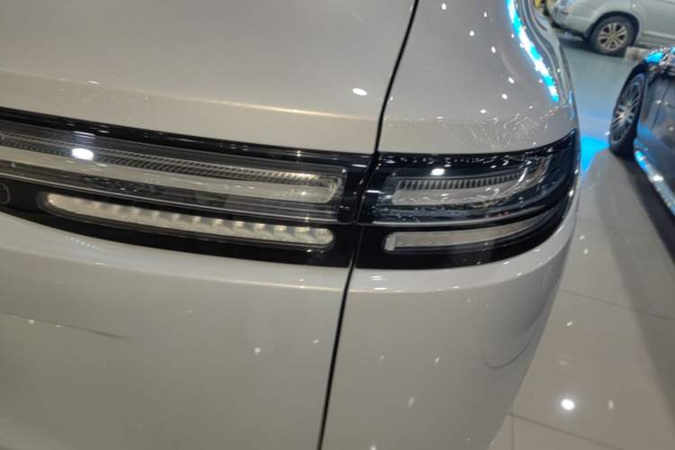 Used Leapmotor C16 2026 All-Electric 630 LiDAR Zhizun Edition 6 Seats Right Rear Taillight