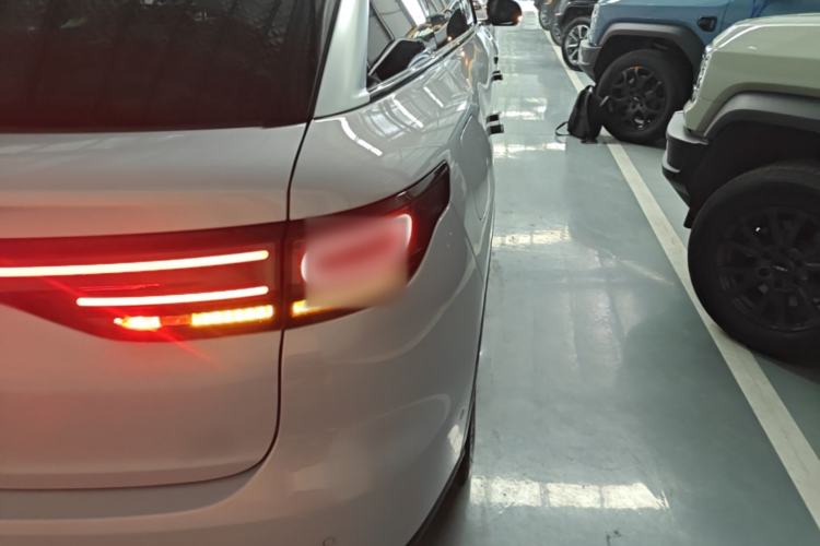 Used Leapmotor C16 2026 All-Electric 630 LiDAR Zhizun Edition 6 Seats Right Rear Taillight