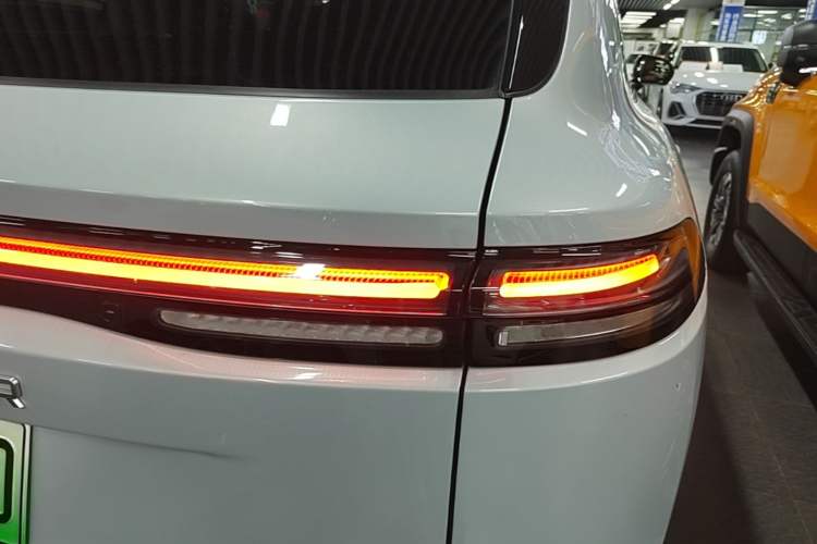 Used Leapmotor C16 2026 Extended-Range 280 LiDAR Zhizun Edition 5 Seats Right Rear Taillight