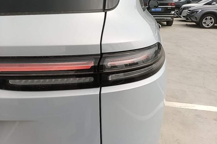 Used Leapmotor C16 2026 All-Electric 630 LiDAR Version 6-Seater Right Rear Taillight