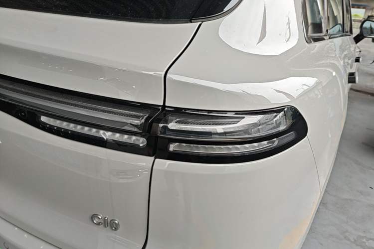 Used Leapmotor C16 2026 All-Electric 630 LiDAR Zhizun Edition 6 Seats Right Rear Taillight