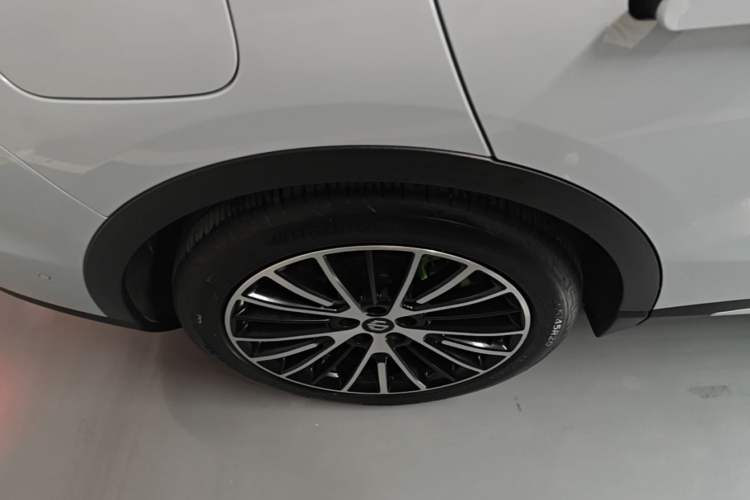 Used Leapmotor C16 2026 All-Electric 630 LiDAR Zhizun Edition 6 Seats Right Rear Wheel Hub