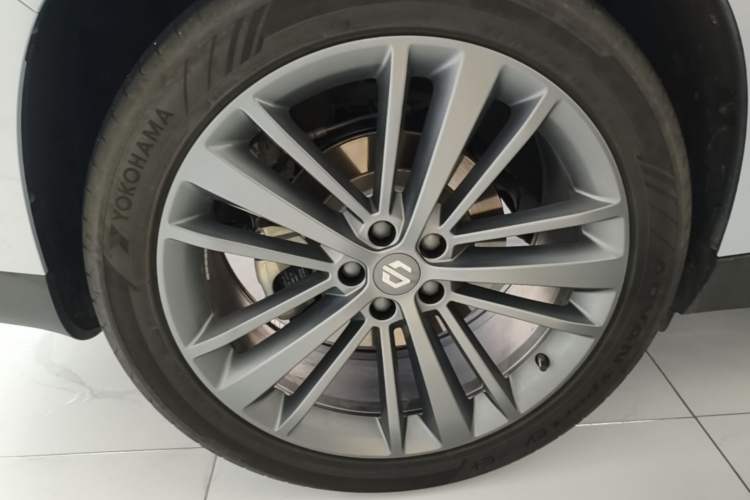 Used Leapmotor C16 2026 Extended-Range 280 LiDAR Zhizun Edition 5 Seats Right Rear Wheel Hub