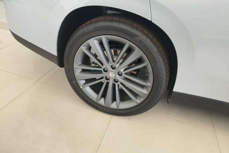 Used Leapmotor C16 2026 Extended-Range 280 LiDAR Zhizun Edition 6 Seats Right Rear Wheel Hub