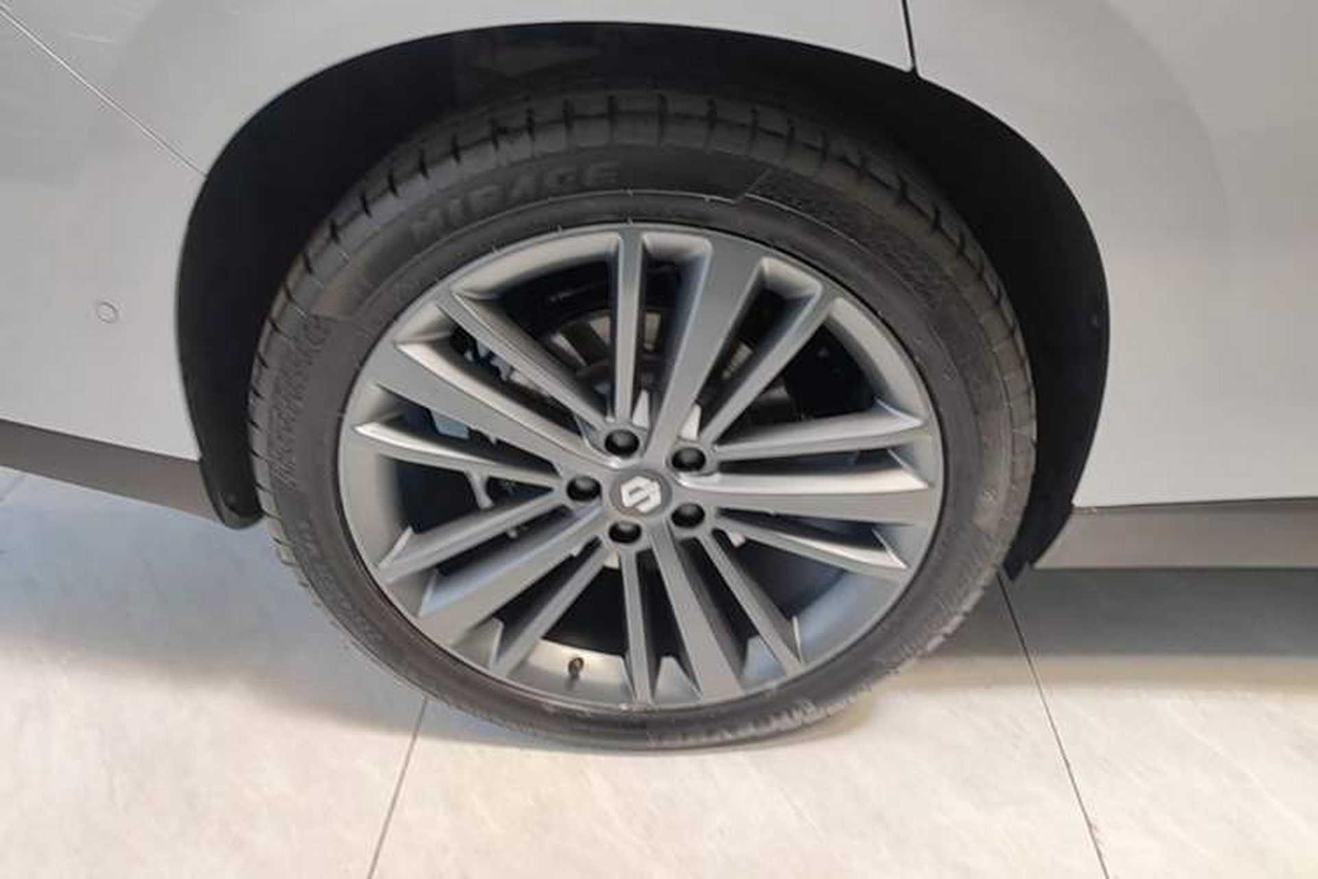 Used Leapmotor C16 2026 Pure Electric 630 LiDAR Zhizun Edition 5 Seats Right Rear Wheel Hub