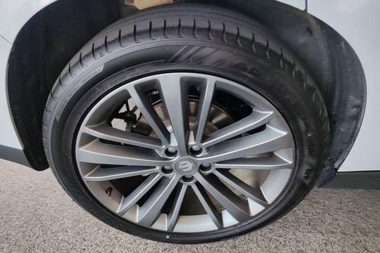 Used Leapmotor C16 2026 All-Electric 630 LiDAR Zhizun Edition 6 Seats Right Rear Wheel Hub