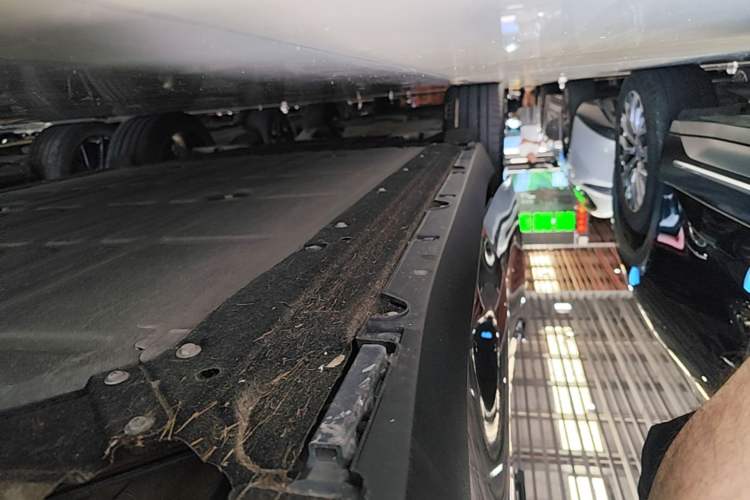 Used Leapmotor C16 2026 All-Electric 630 LiDAR Version 6-Seater Right Side Sill