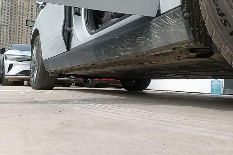 Used Leapmotor C16 2026 All-Electric 630 LiDAR Version 6-Seater Right Side Sill