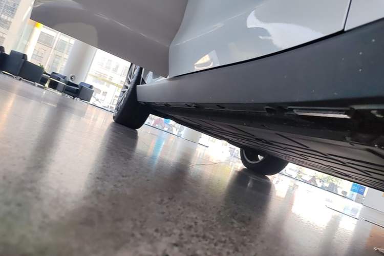Used Leapmotor C16 2026 All-Electric 630 LiDAR Zhizun Edition 6 Seats Right Side Sill
