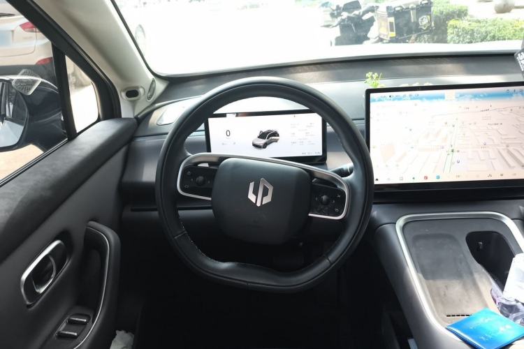 Used Leapmotor C16 2026 Extended-Range 280 LiDAR Zhizun Edition 6 Seats Steering Wheel