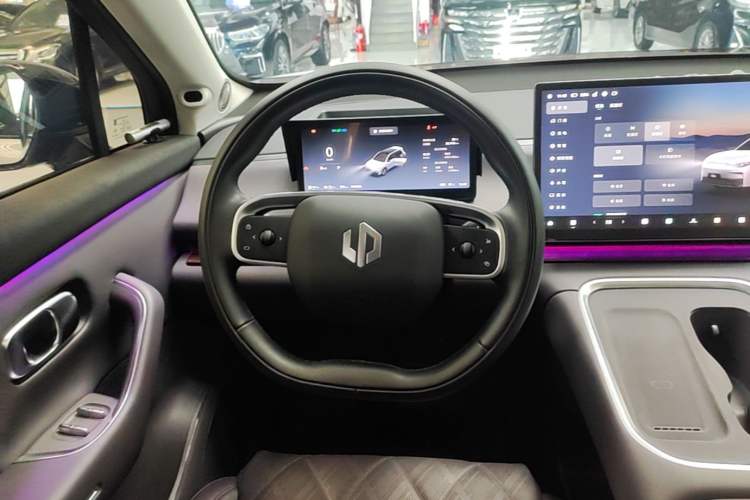 Used Leapmotor C16 2026 Extended-Range 280 LiDAR Zhizun Edition 5 Seats Steering Wheel