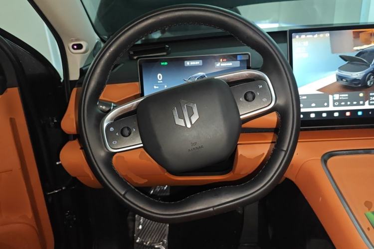 Used Leapmotor C16 2026 All-Electric 630 LiDAR Zhizun Edition 6 Seats Steering Wheel