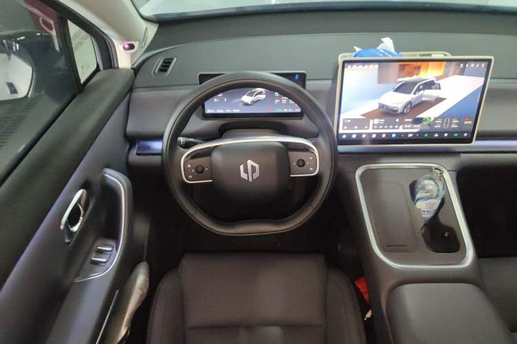 Used Leapmotor C16 2026 Extended-Range 280 LiDAR Zhizun Edition 6 Seats Steering Wheel