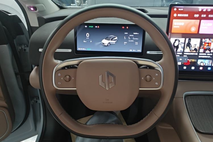Used Leapmotor C16 2026 All-Electric 630 LiDAR Zhizun Edition 6 Seats Steering Wheel