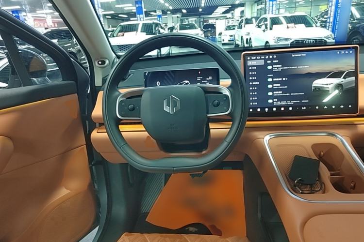 Used Leapmotor C16 2026 Extended-Range 280 LiDAR Zhizun Edition 5 Seats Steering Wheel