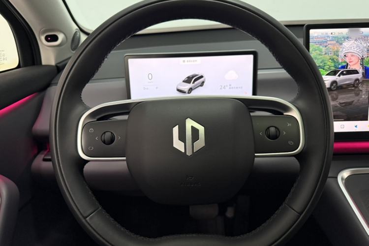Used Leapmotor C16 2026 All-Electric 630 LiDAR Zhizun Edition 6 Seats Steering Wheel
