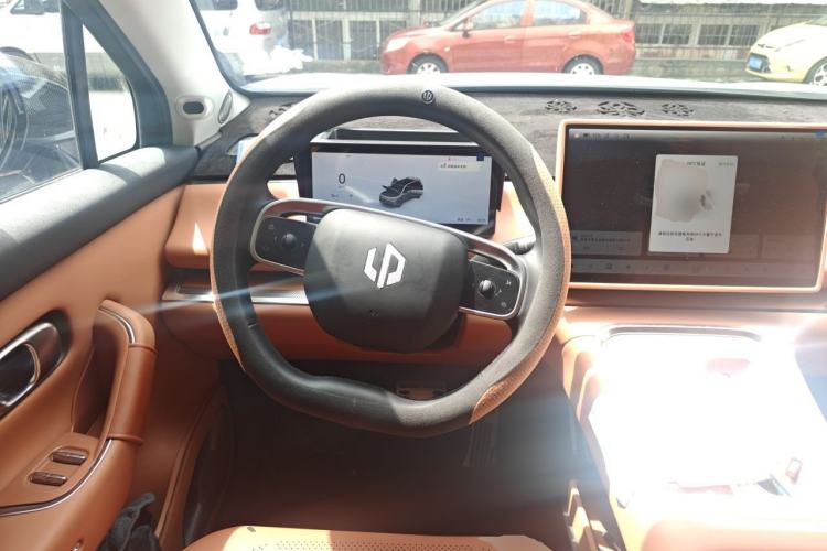 Used Leapmotor C16 2026 All-Electric 630 LiDAR Zhizun Edition 6 Seats Steering Wheel