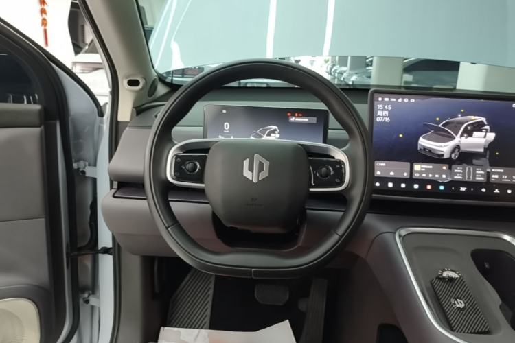 Used Leapmotor C16 2026 Extended-Range 280 LiDAR Zhizun Edition 5 Seats Steering Wheel